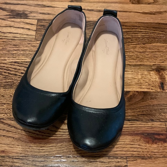 Universal Thread Black Flats - Picture 1 of 3